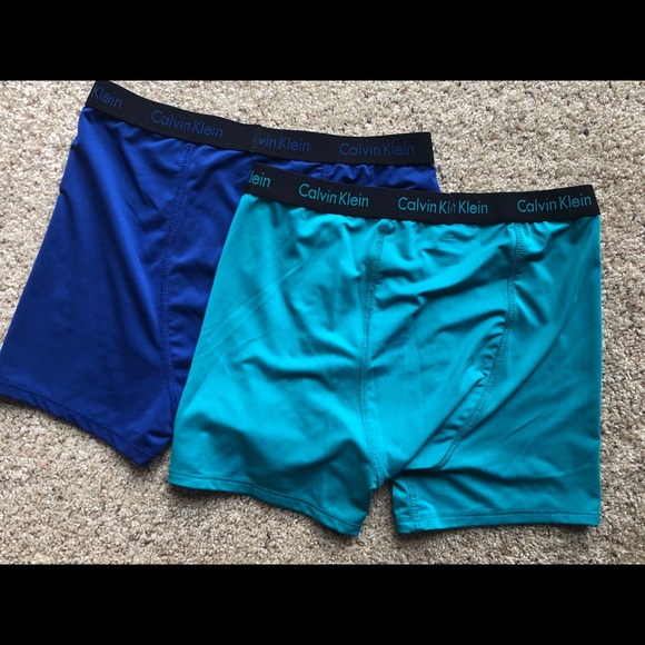 Boys Calvin Klein briefs - Picture 2 of 3